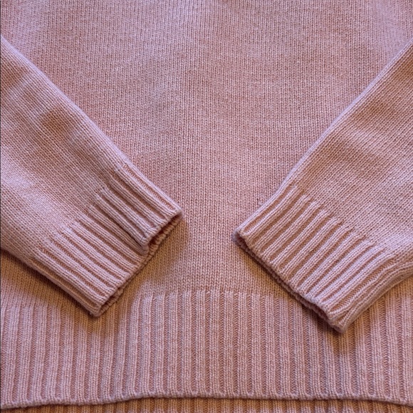 Elegant Pink Turtleneck Sweater - Picture 4 of 8